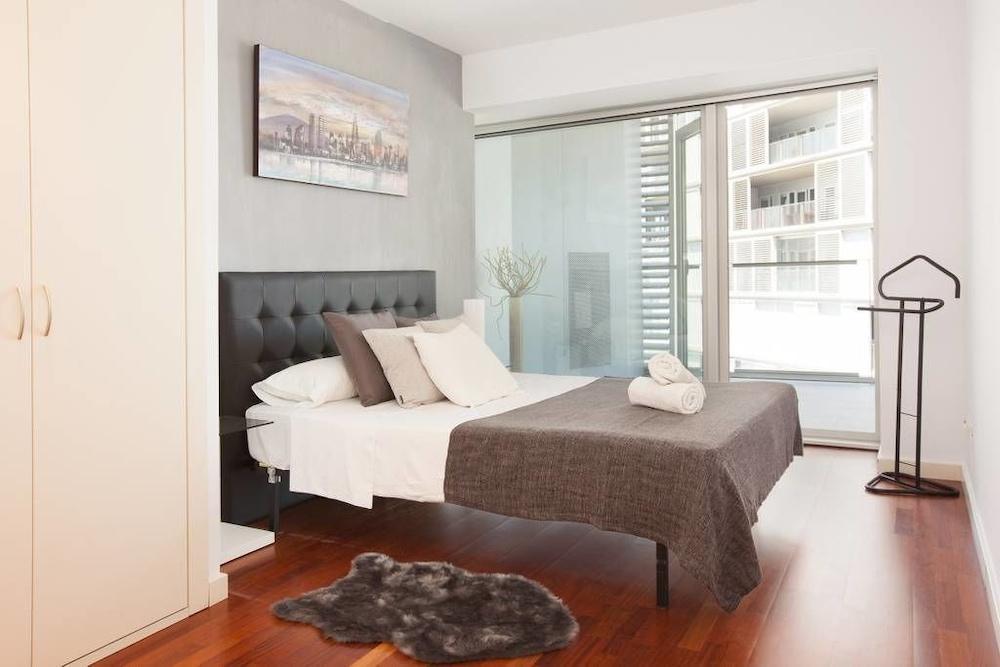 Akira Flats Llum 7th Floor 1