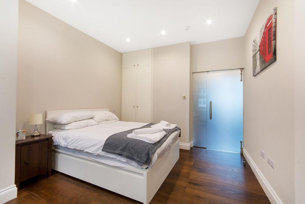 Glass Wonder in Soho - B 1