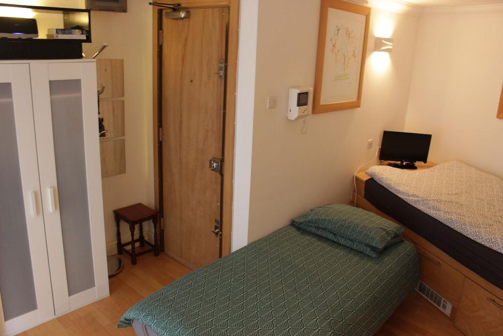 Tower Hill Studio Appartment 2