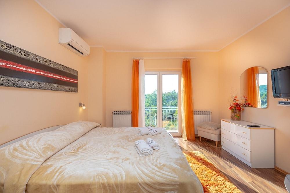 Holiday Home Trojkovic 1