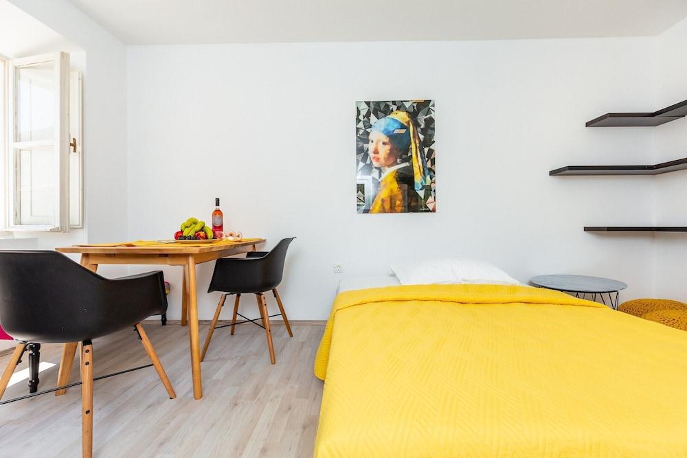 Dominium Old City Suite 2