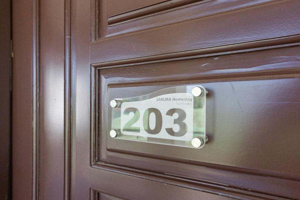 Reddoorz Syariah Near Sultan Muhammad Kaharuddin Airport 1