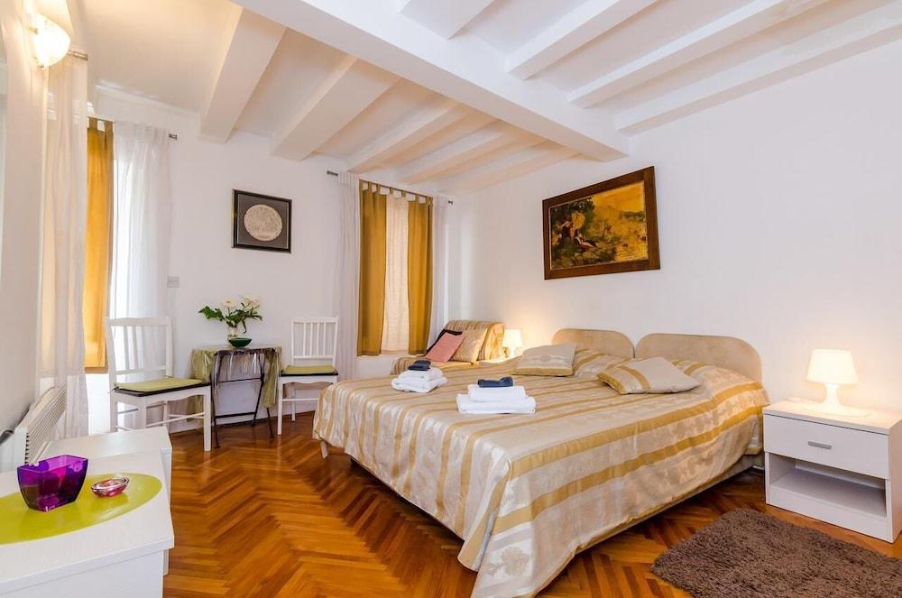 Apartments Old Town Economy 1