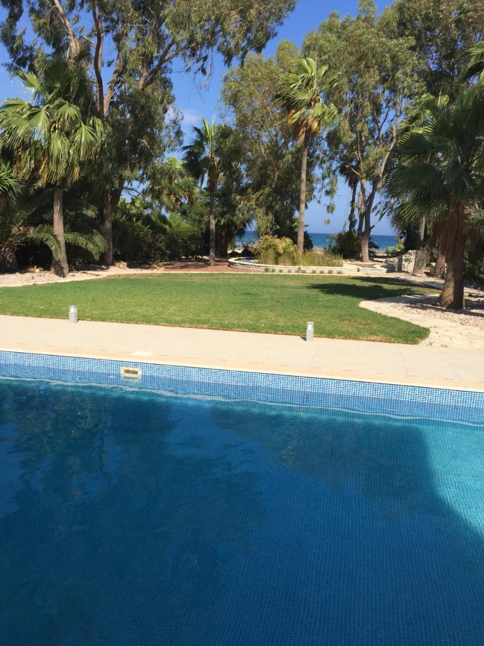 Deluxe First Line Villa 1