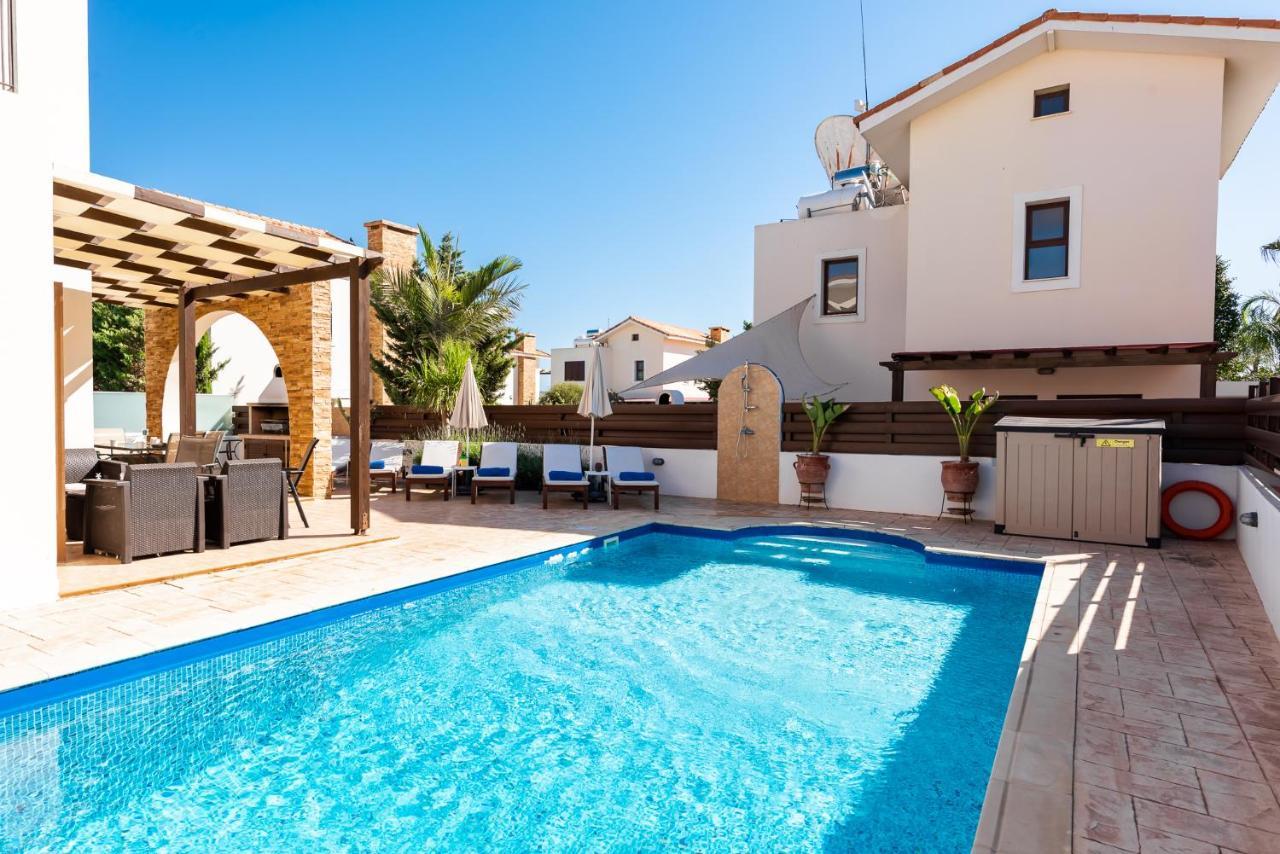 Villa Iris by Ezoria Villas 1