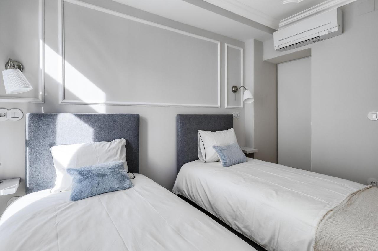 Lisbon Beautiful 2 Bedroom Apartment with Views in Rua Augusta Lisbon 1