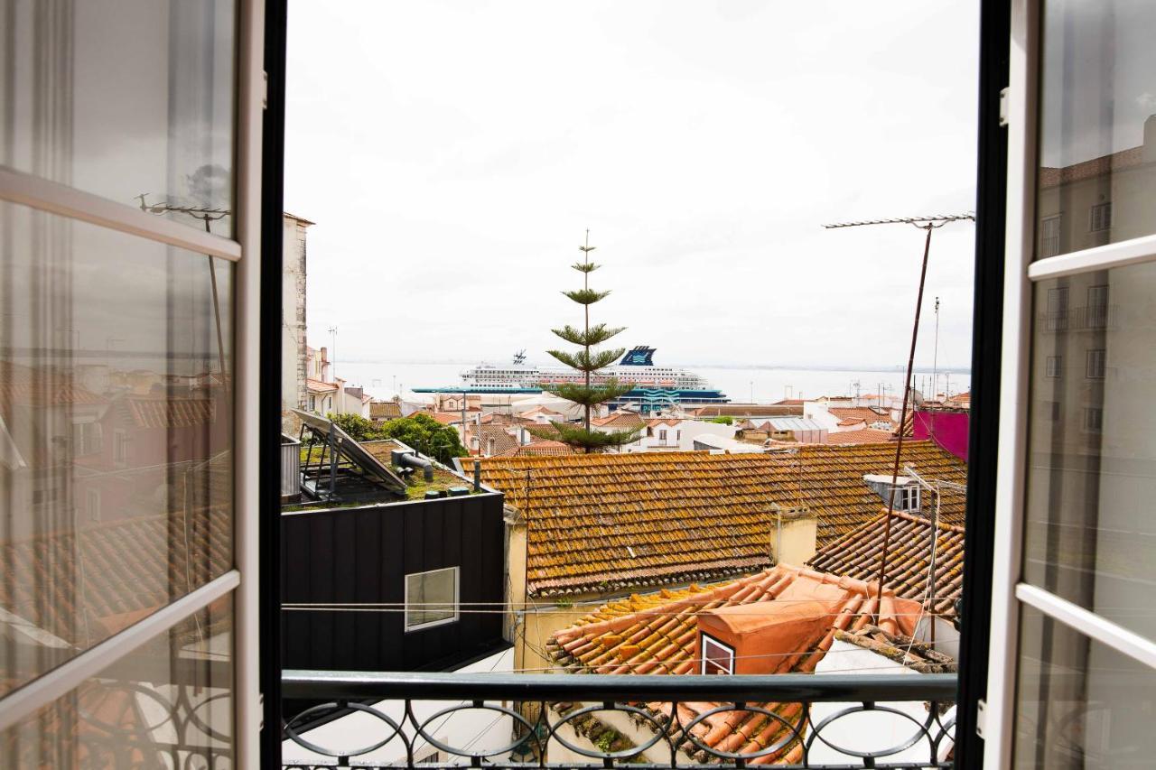 Amazing River View in Historical Lisbon 1