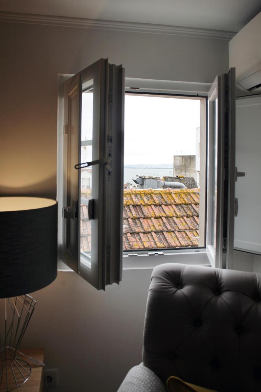 Alfama Apartment with River View 2