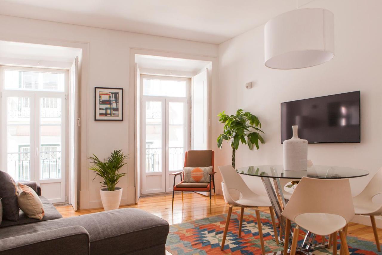 Cozy 1st Floor Flat Central Chiado District with Balconies And AC 19th Century Building 2