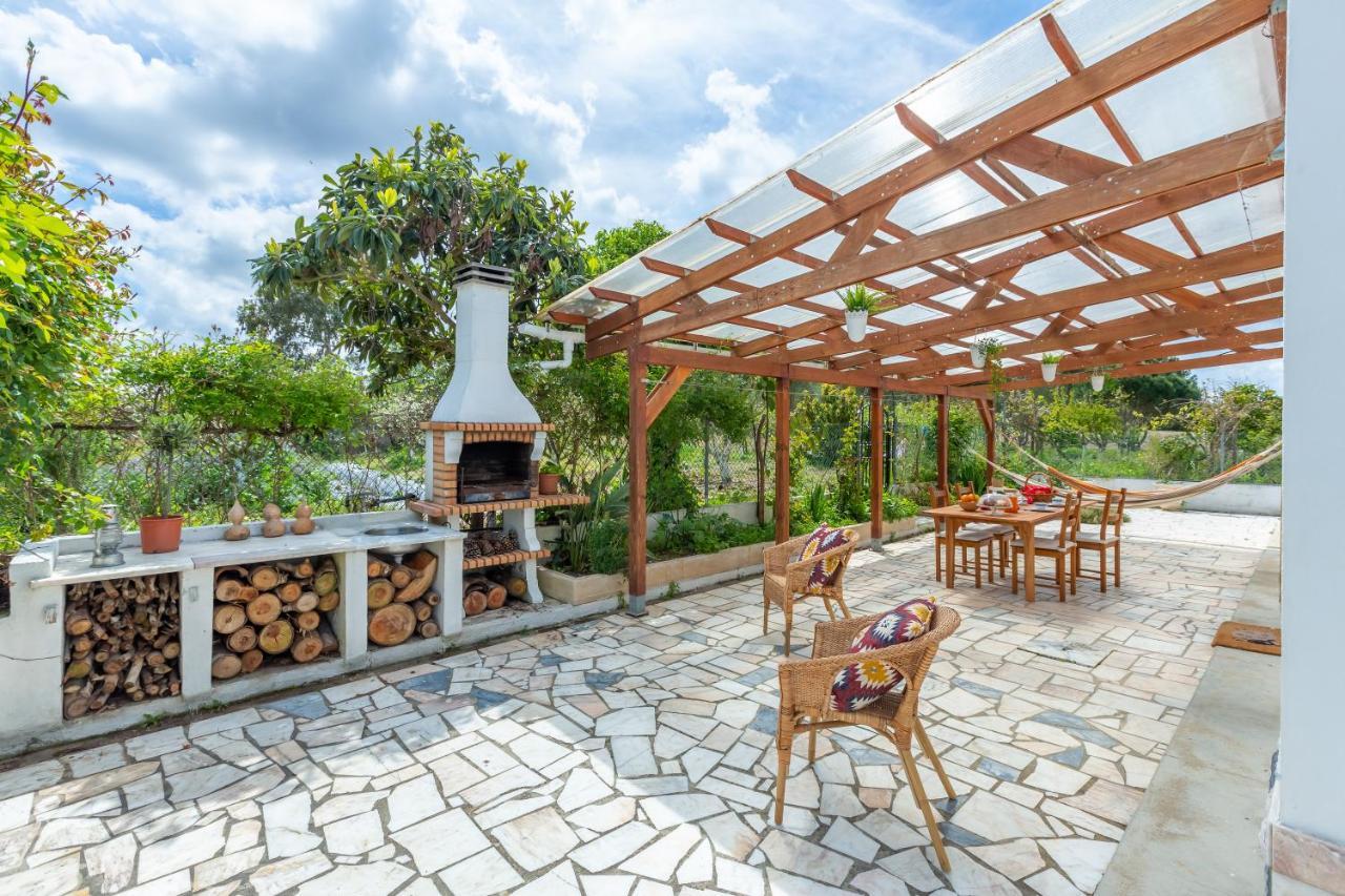 Chitaka's Organic Farmhouse in Ribatejo