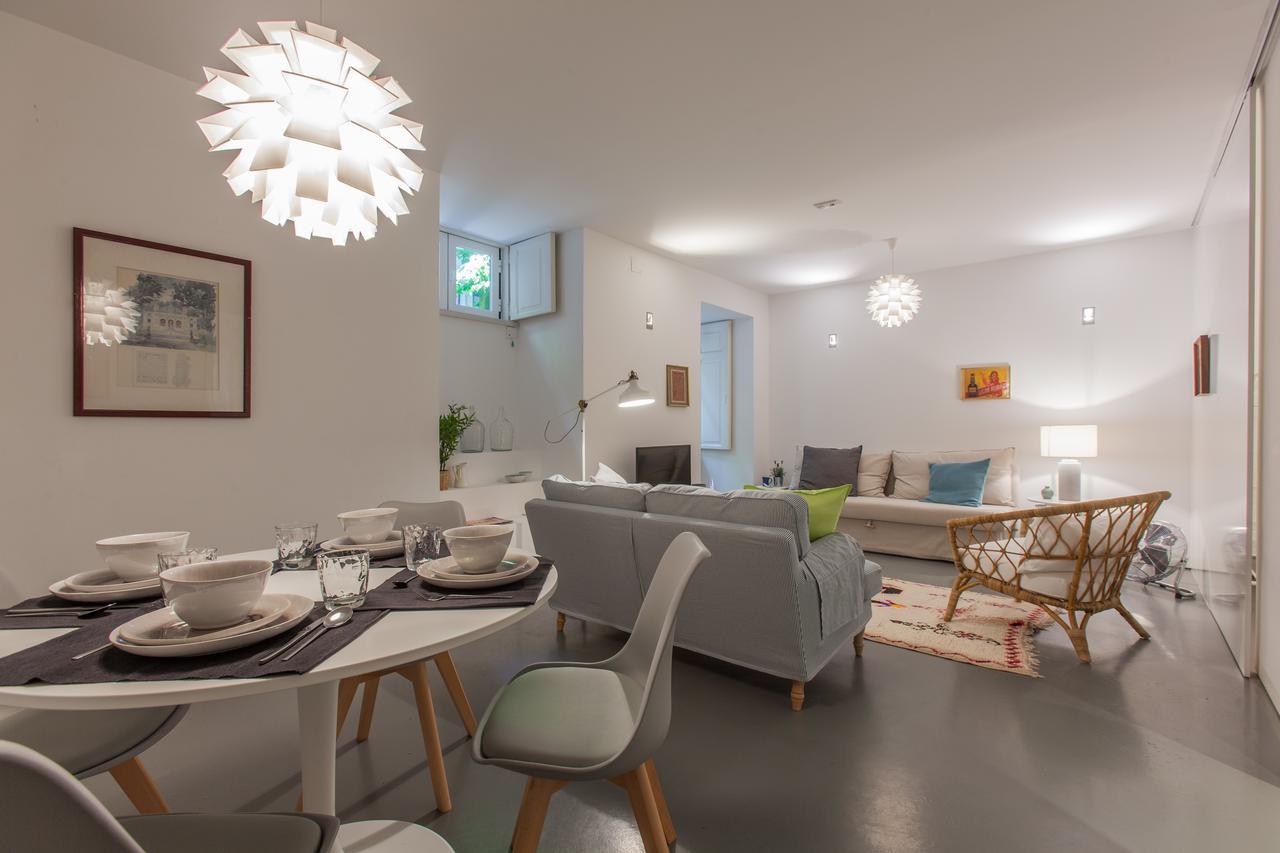 Renovated Apart with Private Courtyard, by Timecooler