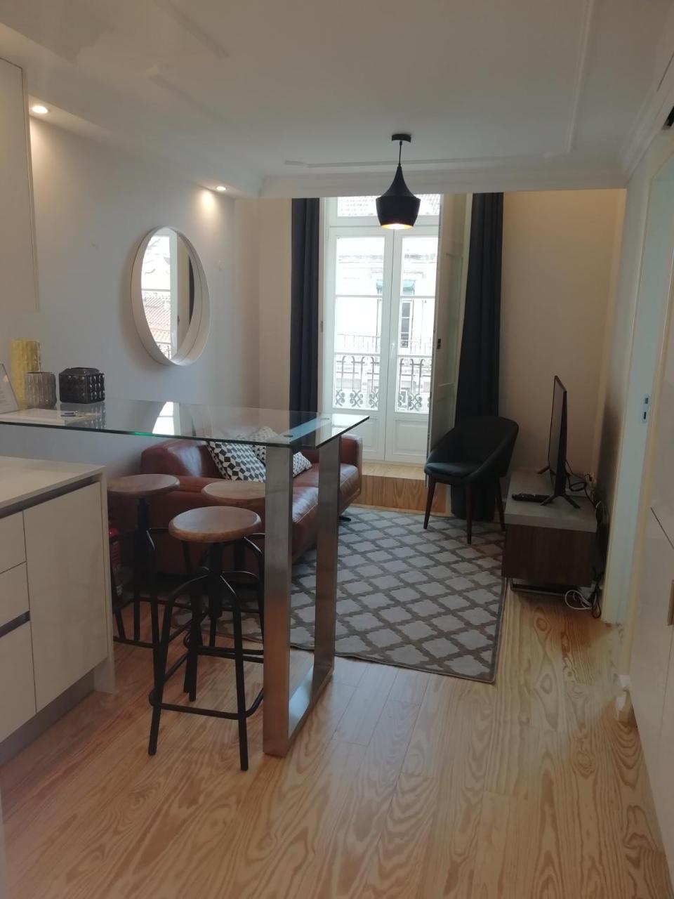 Augusta 229-5e-City Center Apt- Balcony & Elevator 2