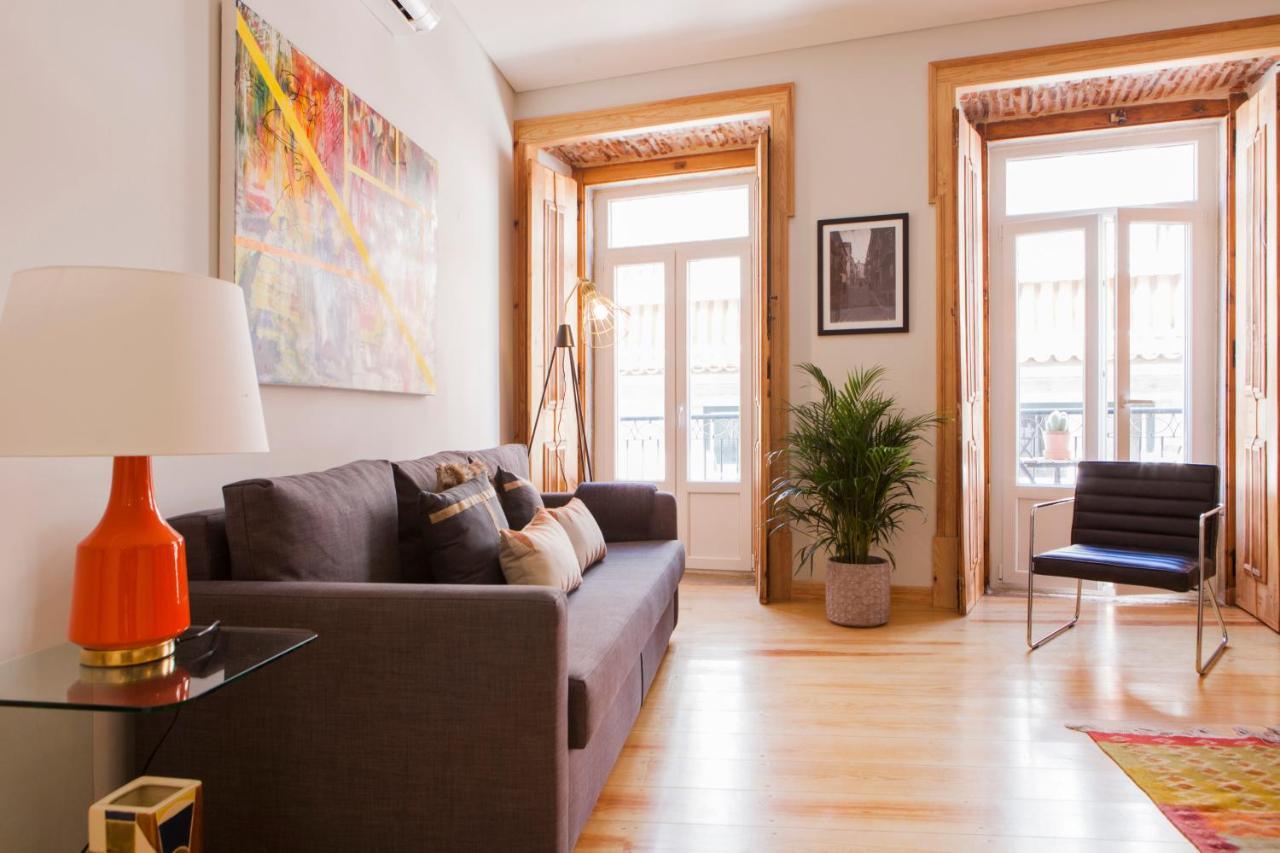 Charming Flat with Balconies Central Chiado District 2 Bedrooms & AC 19th Century Building 2