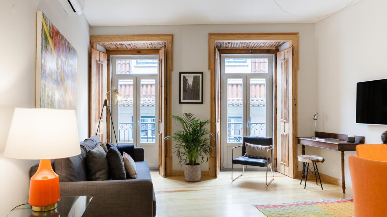Charming Flat with Balconies Central Chiado District 2 Bedrooms & AC 19th Century Building 1