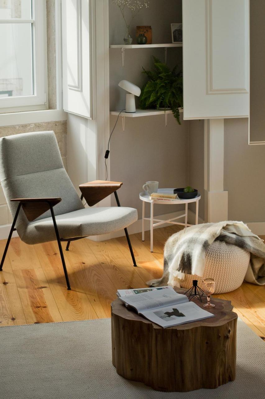 Update Urban Chic Flat in 19th Century Building 2 Bedrooms & 2 Bathrooms & AC Central Alfama District 2