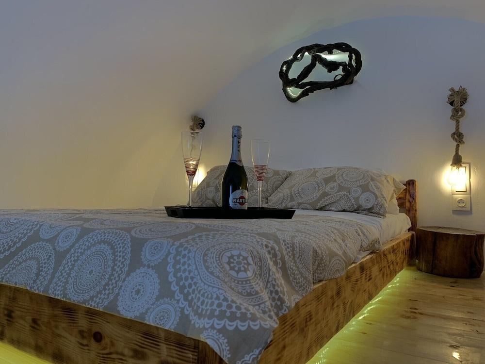 Asera Suites Near Kamari Beach 1