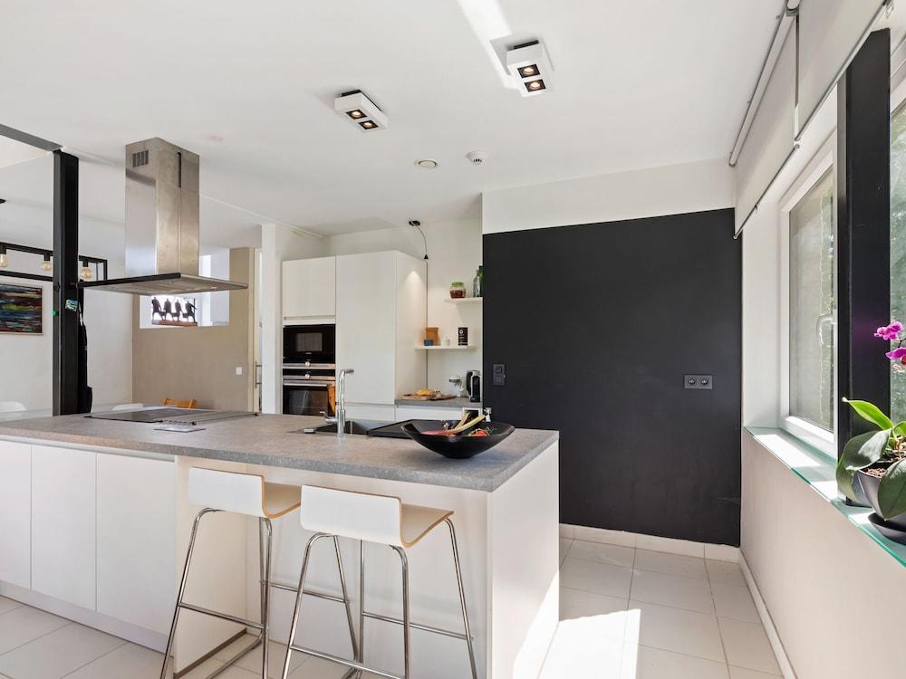 Sun-Kissed Villa in Kobbegem with Private Garden 1