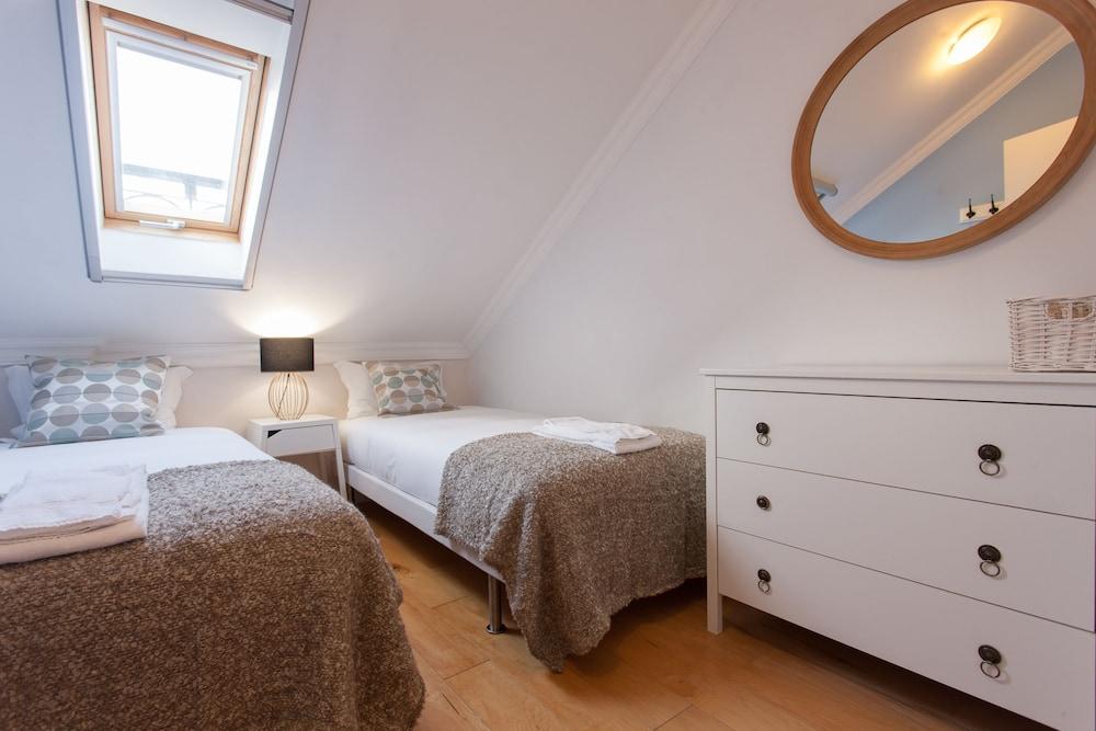 Liberty Penthouse Three-Bedroom Apartment - by Lu Holidays 2