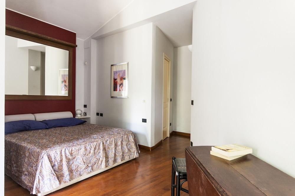 Hidden Retreat Near Duomo 2