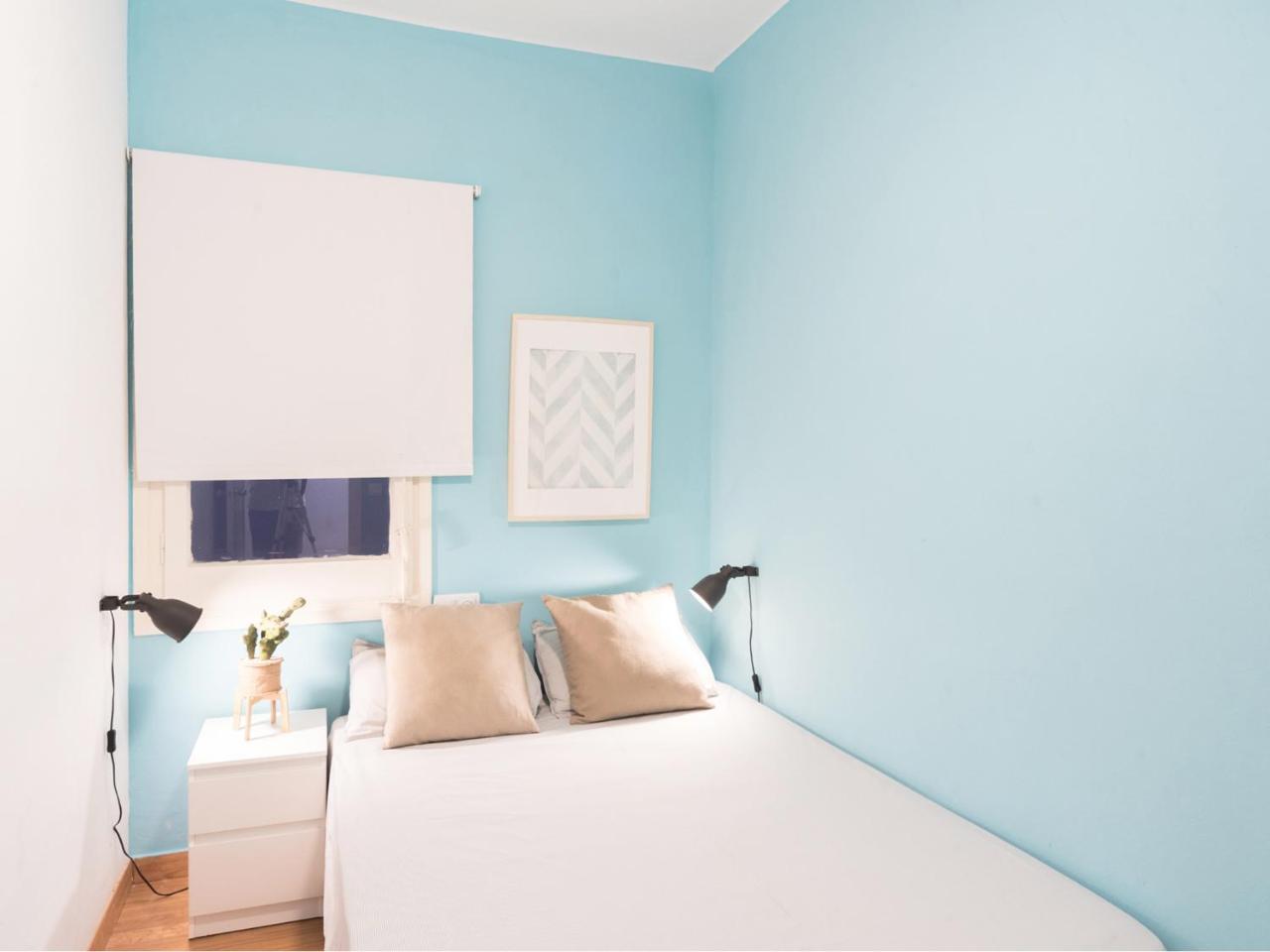 Comfortable 3 Bed Apt Next To the Sagrada Familia 2