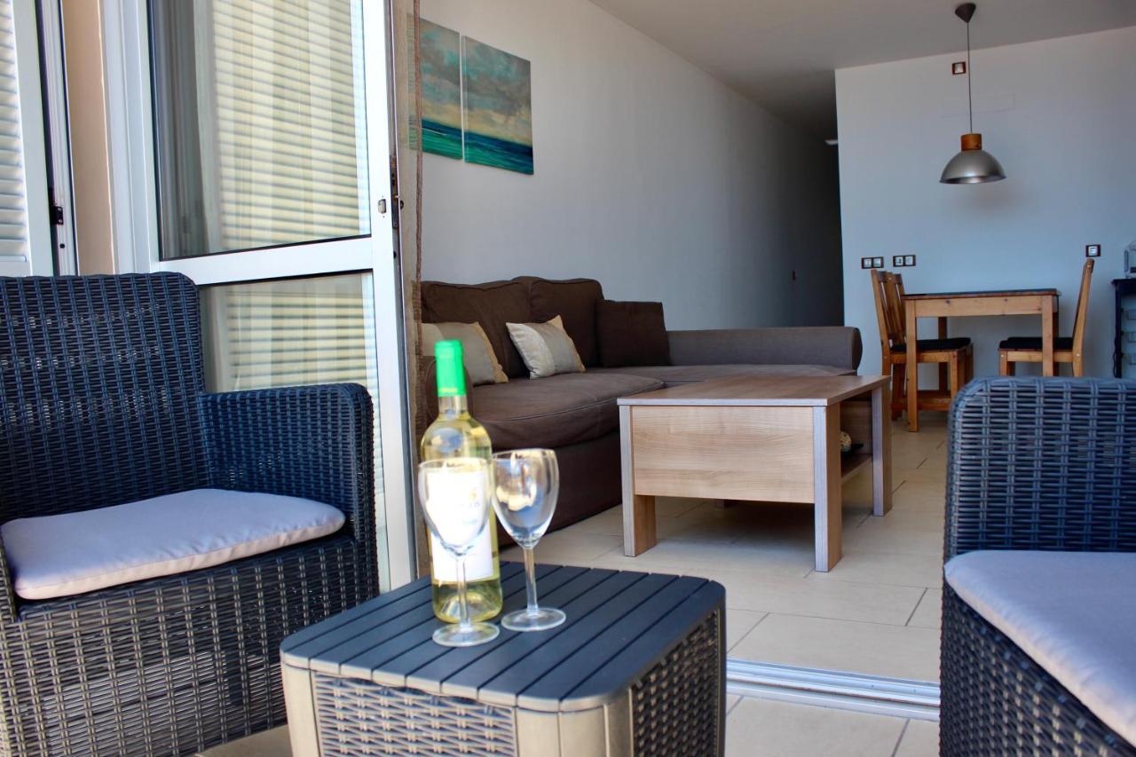 Sunny Ocean View Apartment 2