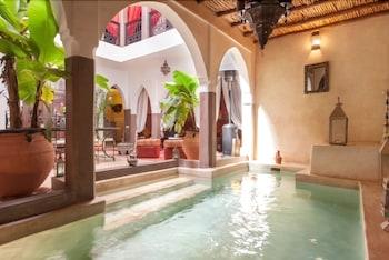 Dar Kamar Zamane - Adults Only