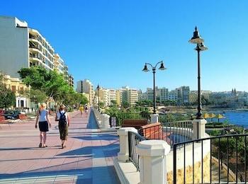 Seaview Apartment in Fort Cambridge, Sliema