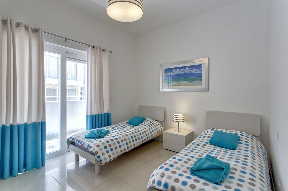 Luxury Apartment in Fort Cambridge with Pool 1