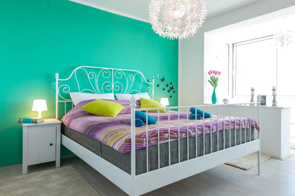 Apartment Butterfly 1