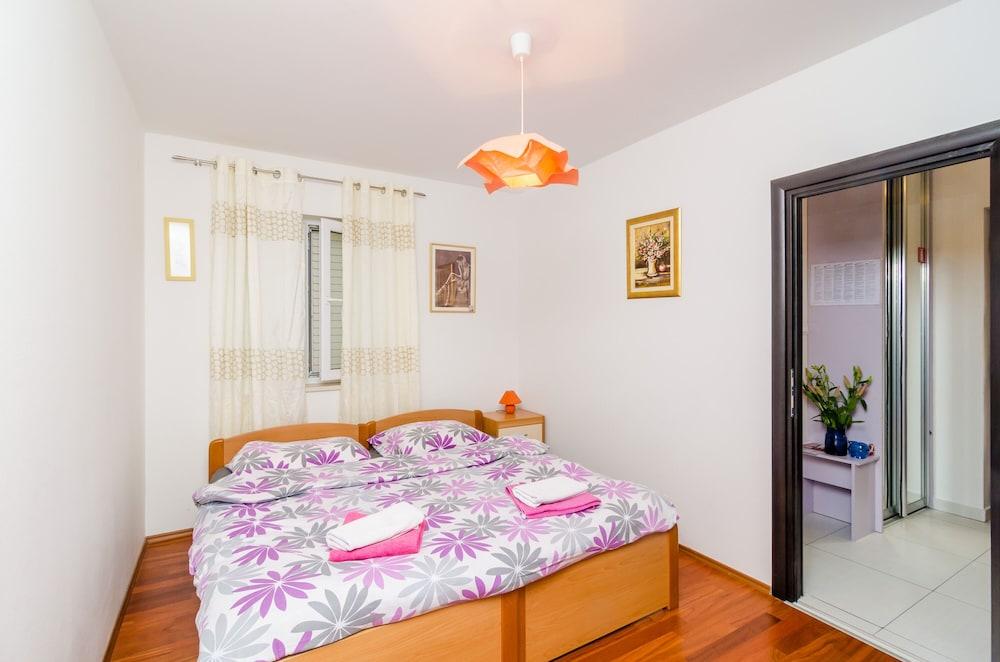 Apartment Villa Mikica