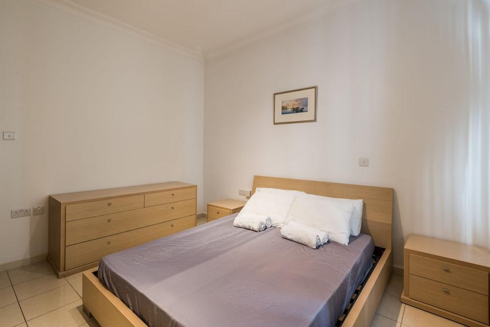 St Paul's Cathedral Apartment 2