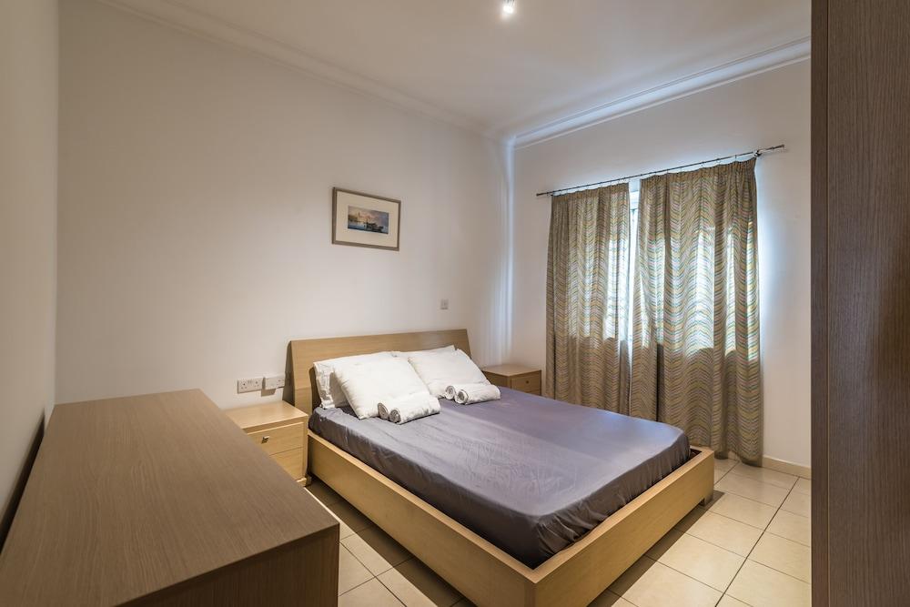 St Paul's Cathedral Apartment 1