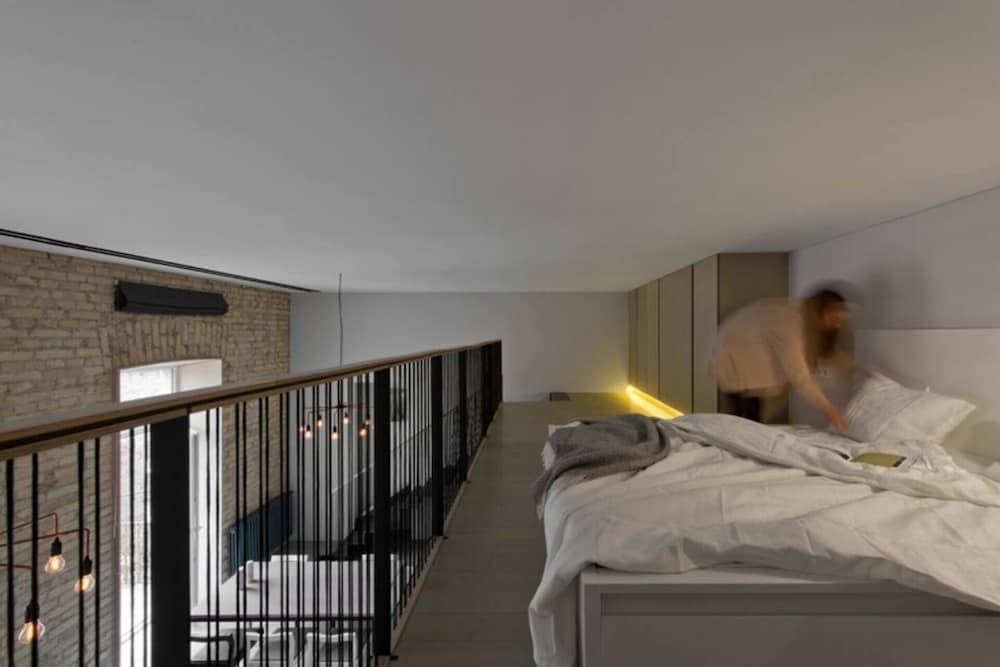 Luxury 1-Bed Apartment in Vilnius Oldtown 2