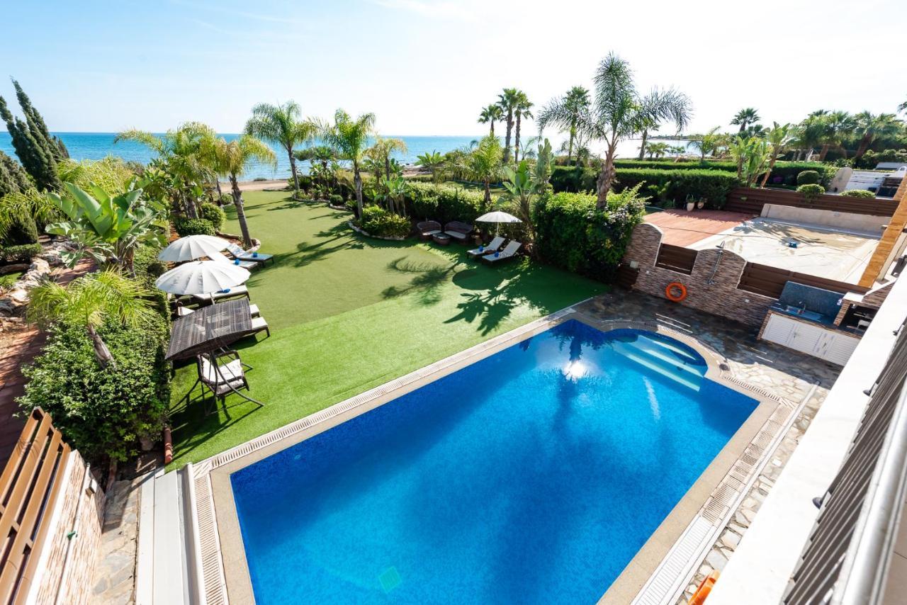 Sea Front Oceanus H2 by Ezoria Villas 1