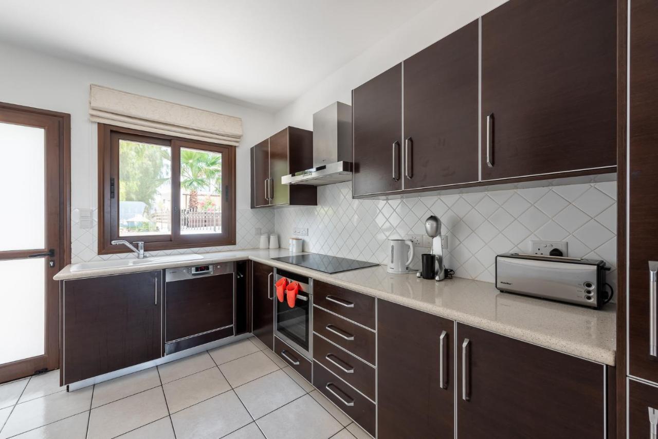 Sea Front Oceanus H3 by Ezoria Villas 1