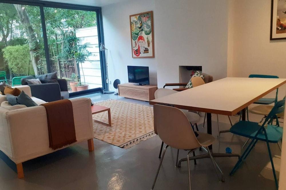 3 Bed Apartment with Garden in Zone One, Se1