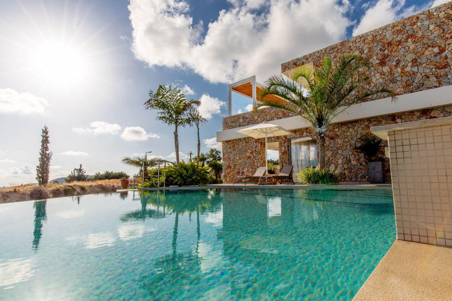 Venezia Luxury Living