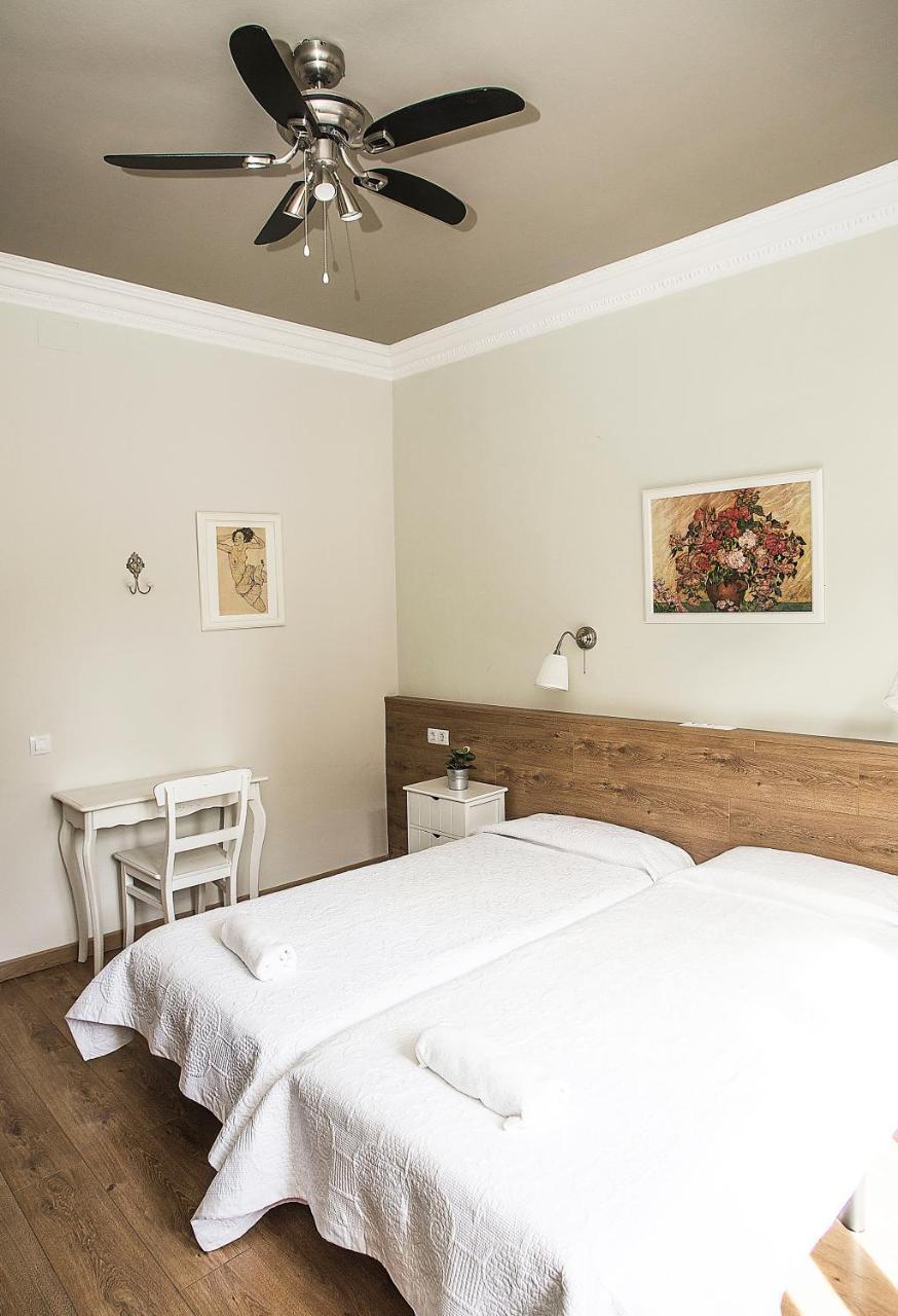 Mai & Maud Paralel Apartment 1