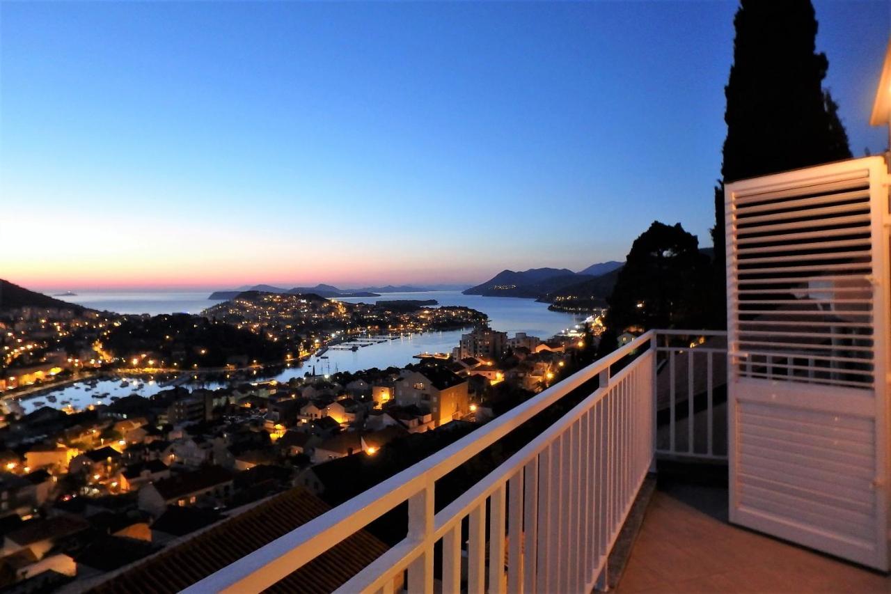 Solis Occasus Apartment 1