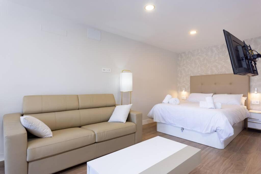 Sunny Island Lago Martianez 1 2