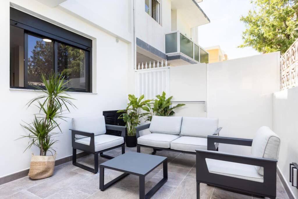 Sunny Island Lago Martianez 1