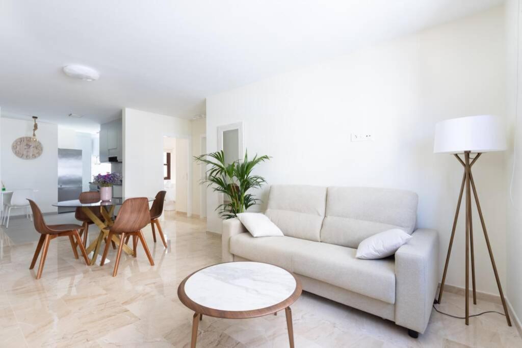 Sunny Island Martianez Valois