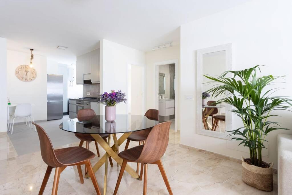 Sunny Island Martianez Valois 1