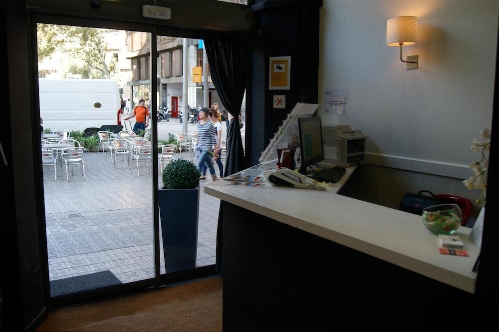 Hostal Mayerling Centro 1