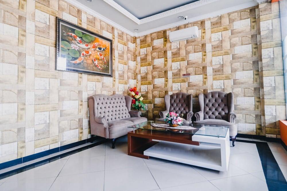 Reddoorz Plus @ Grand City Inn