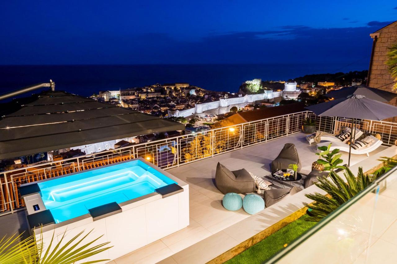 Gorgeous Ground Floor W/ Minipool & Patio 1