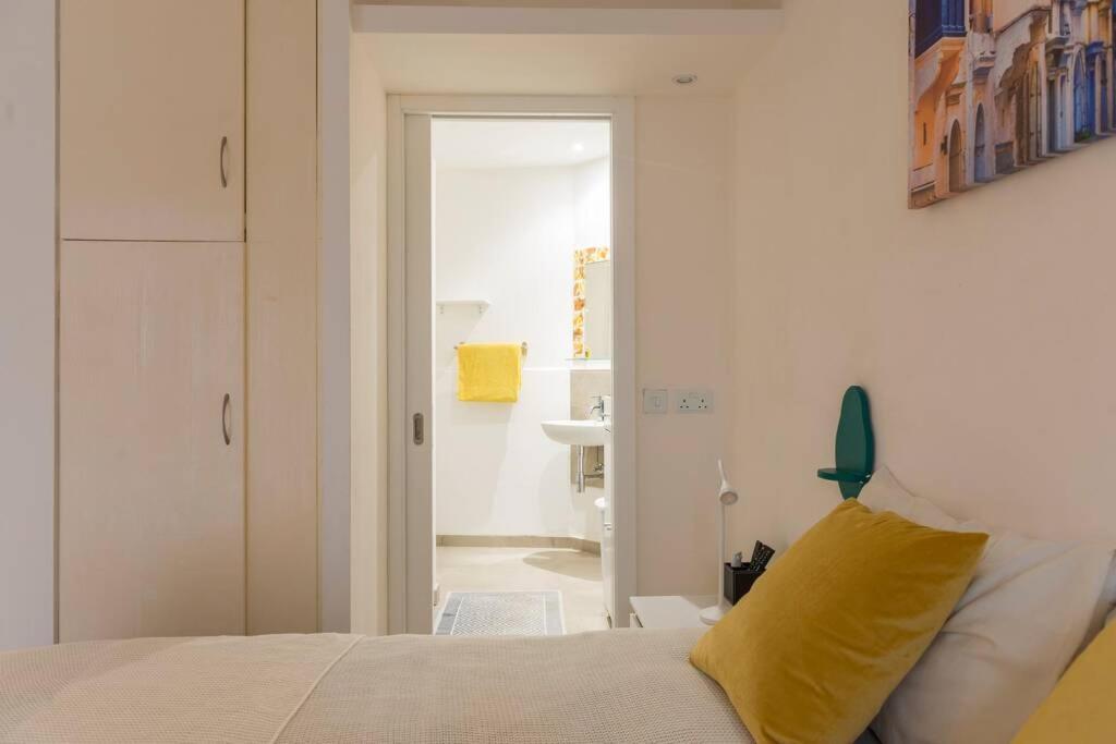 Authentic Gf Apartment with Terrace at the 3 Cities Marina 2