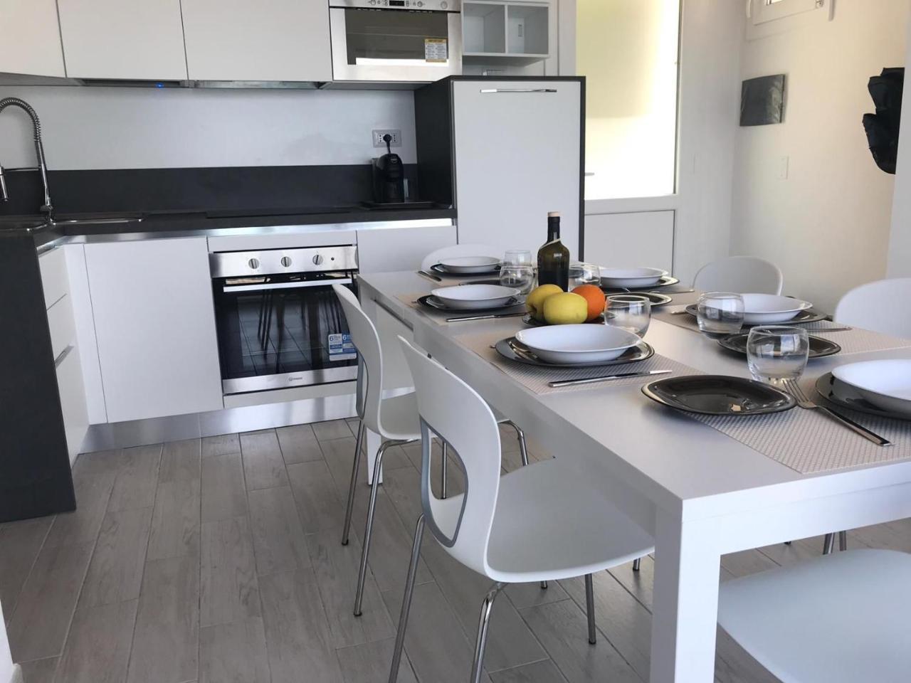 La Dolce Vita , Fronte Mare 1