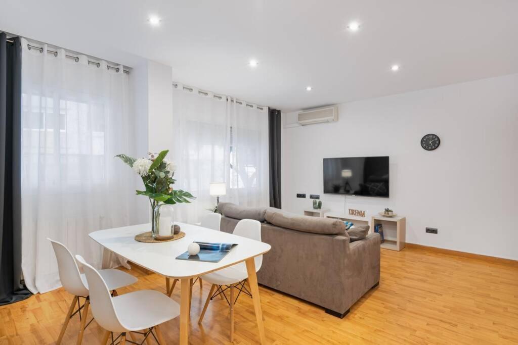 Lodging Apartments Villa de Gracia 2 Bedroom Cozy Apartment 1