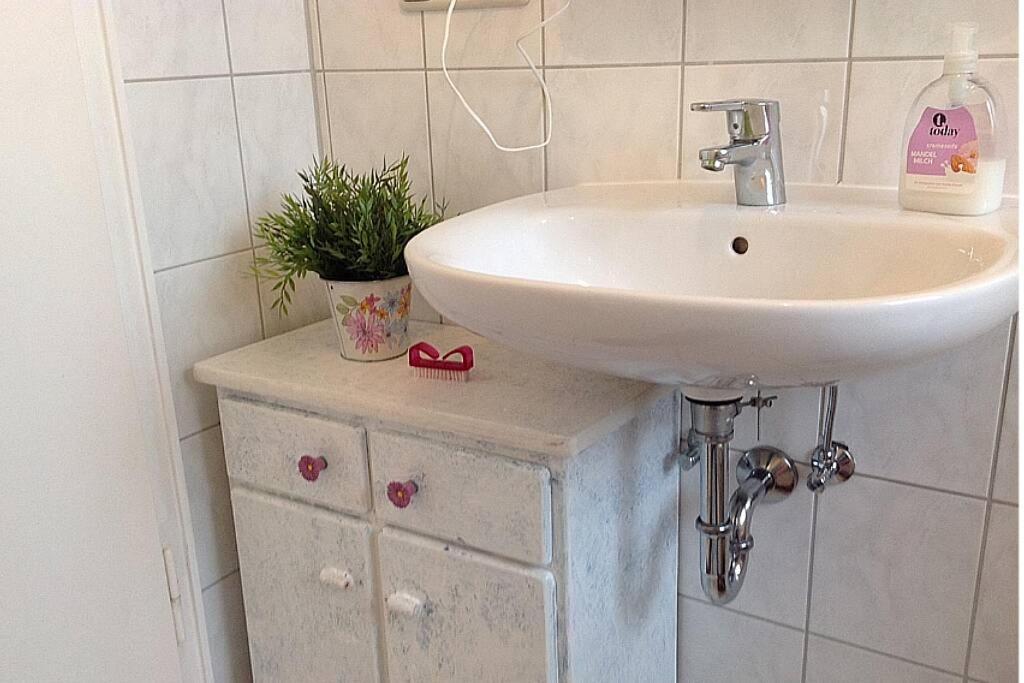 Quiet 3-Room Apartment, Directly on the S8 2